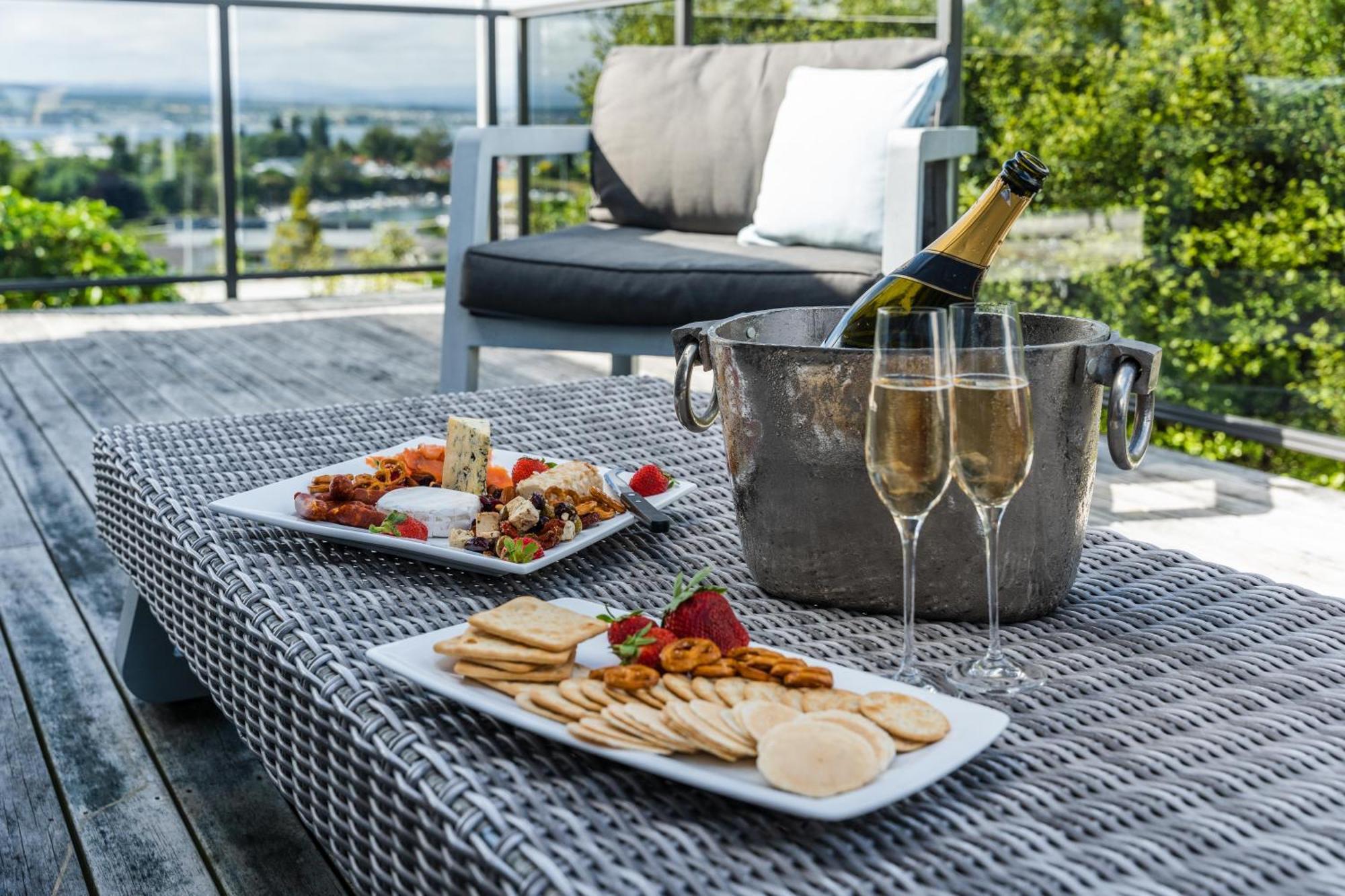 Ngaio Views - Lake Taupo Holiday Home المظهر الخارجي الصورة